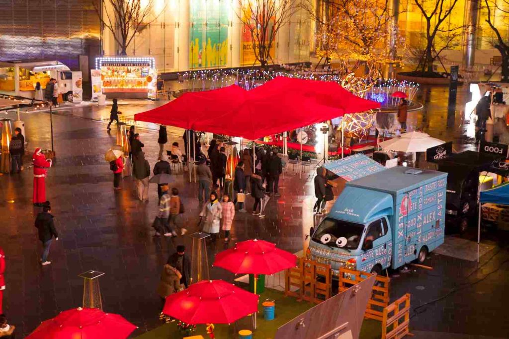 Supplies for Outdoor Trade Show Success