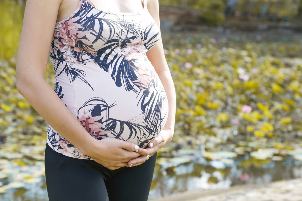 Ultimate Guide to Building a Versatile Maternity Wardrobe