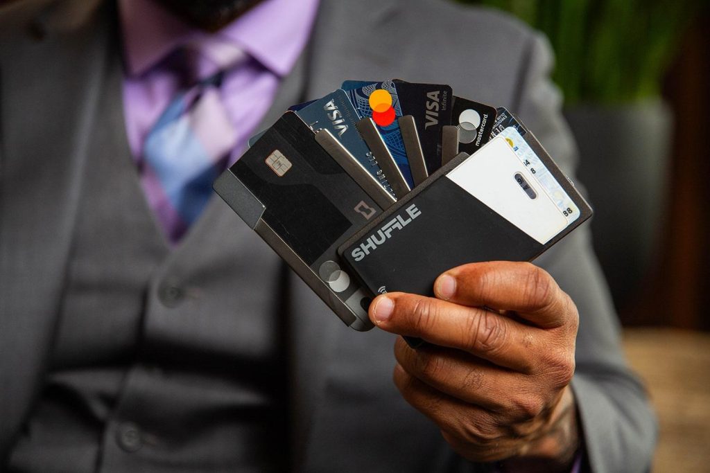 The Rise of Minimalist Wallets in the EDC Community